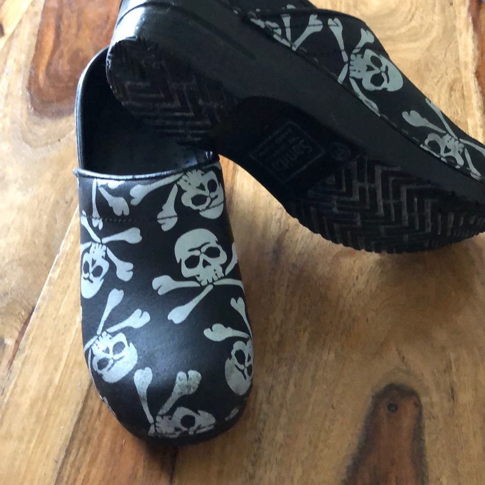 Sanita clogs size 37 European size 6.5 US